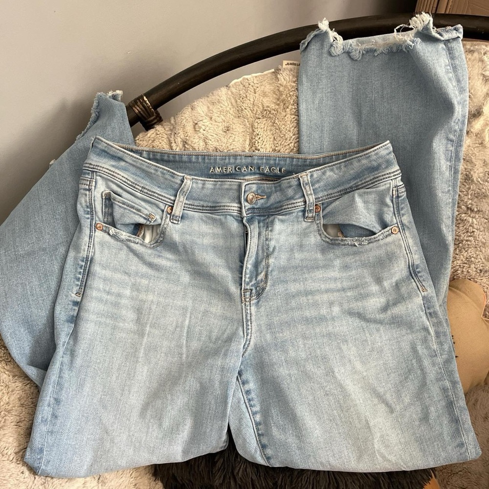 American Eagle Outfitters Light Wash Cropped Jeans